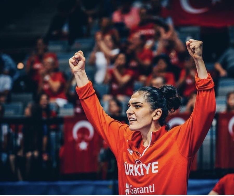 Bellona Kayseri Basketbol’un yeni transferi Esra Ural Topuz
