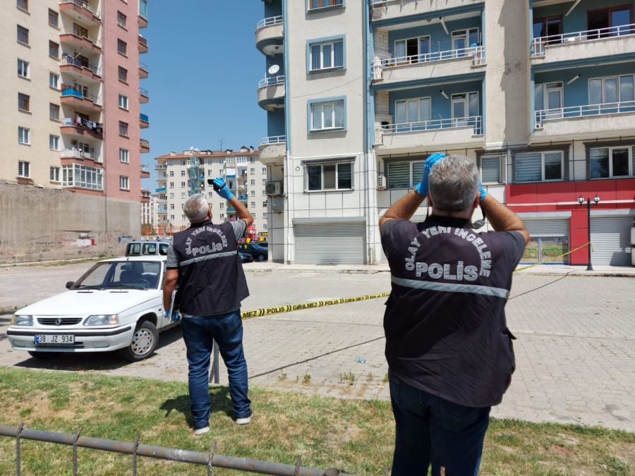 Bunalıma giren genç kız 7. kattan atladı