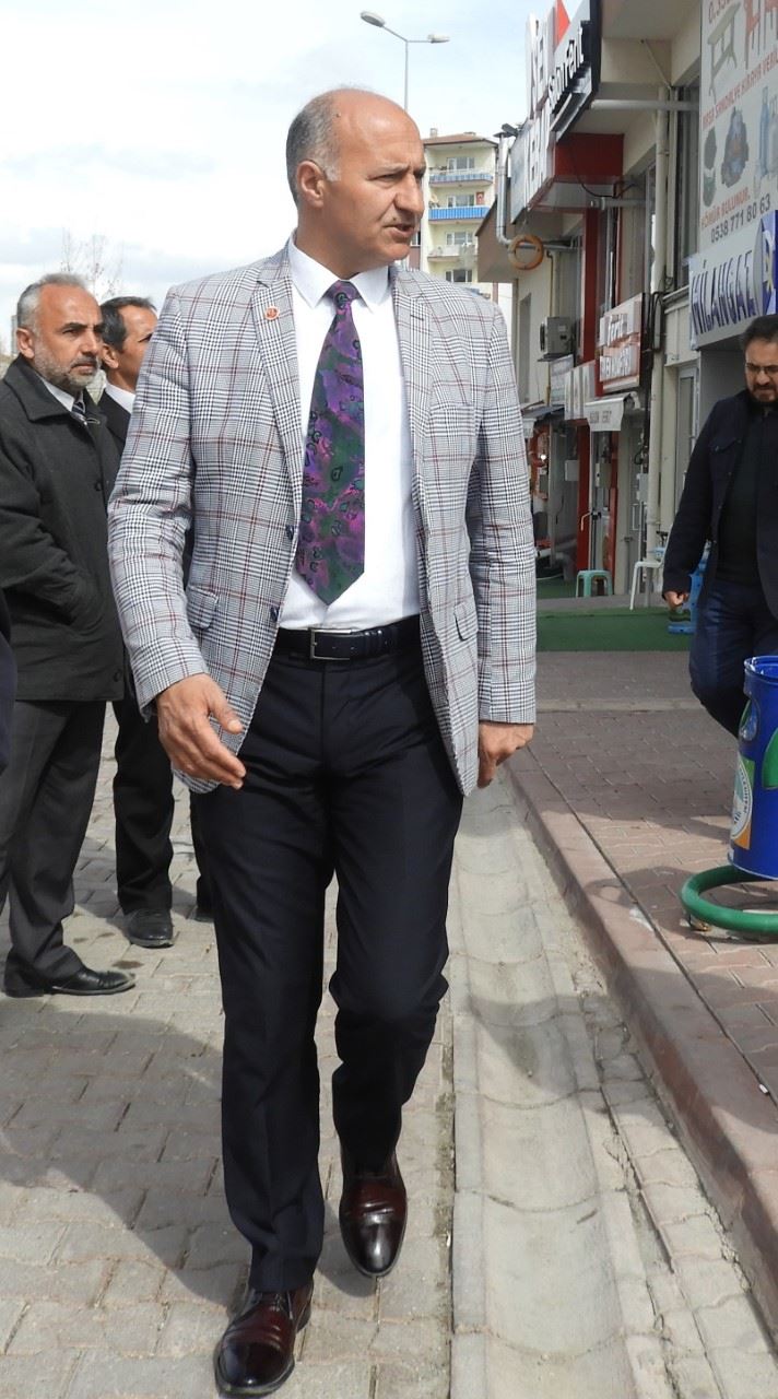 çevremizde yapılan bu yatırımları sadece seyrediyoruz.