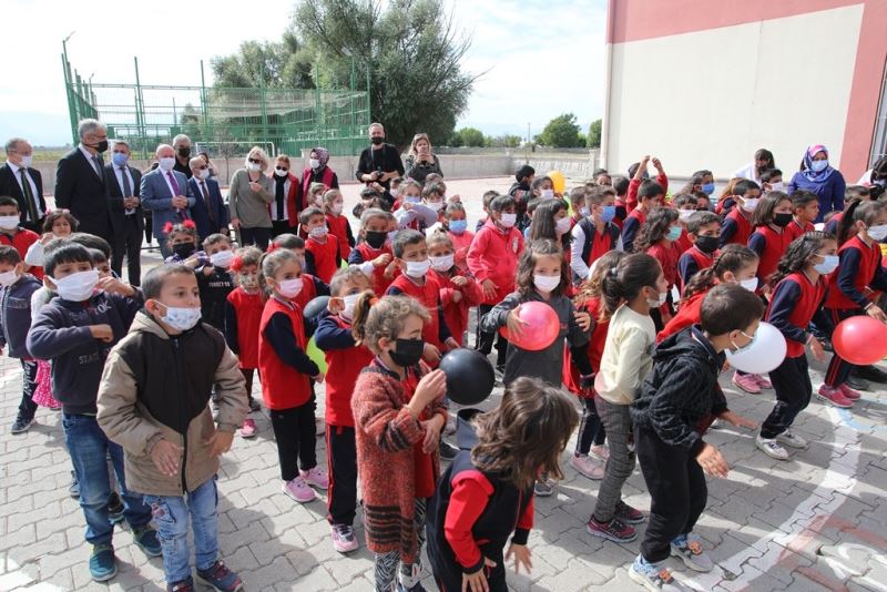 Başkan Çolakbayrakdar öğrencilerle bir araya geldi
