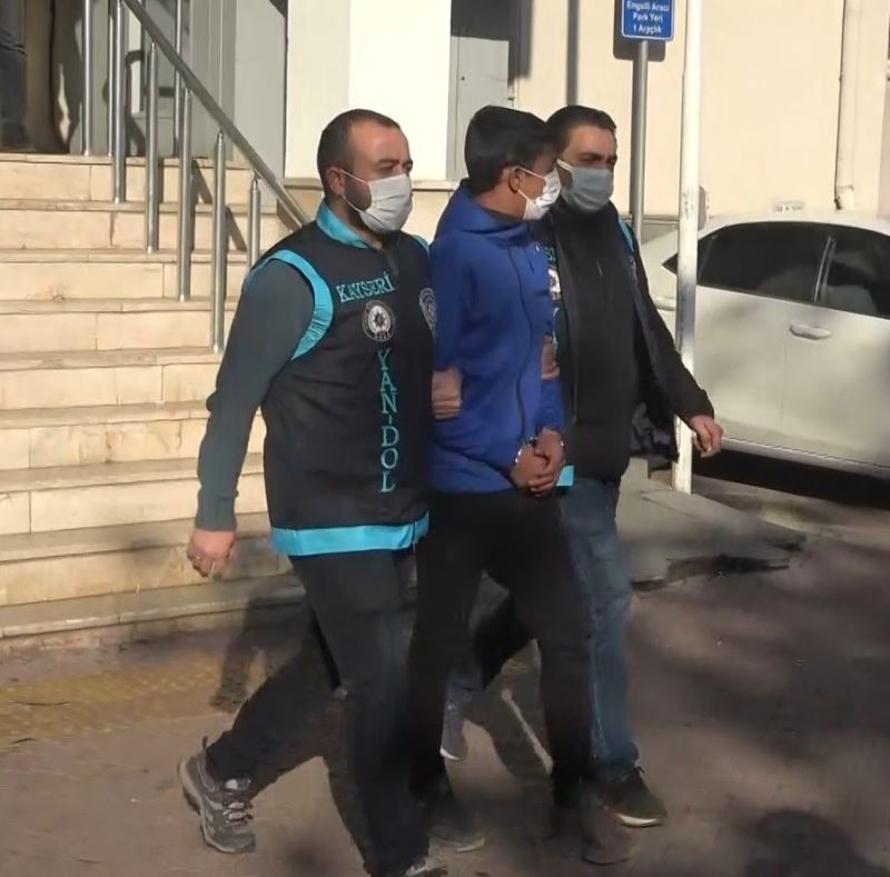 Çaldıkları motosiklet ile kapkaç yaptılar
