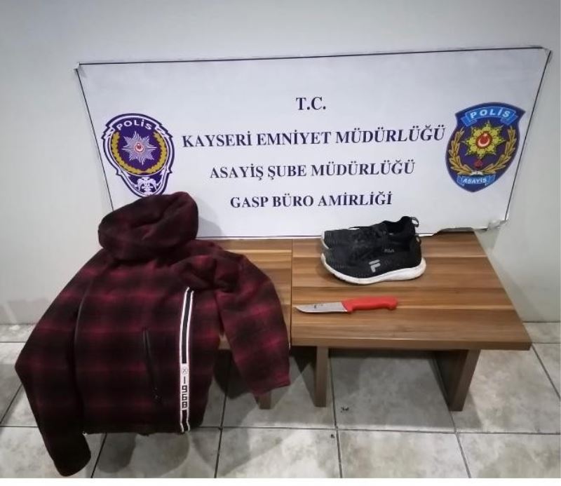 Akaryakıt istasyonunu soyan maskeli hırsız 180 saatlik kamera görüntüsü izlenerek yakalandı
