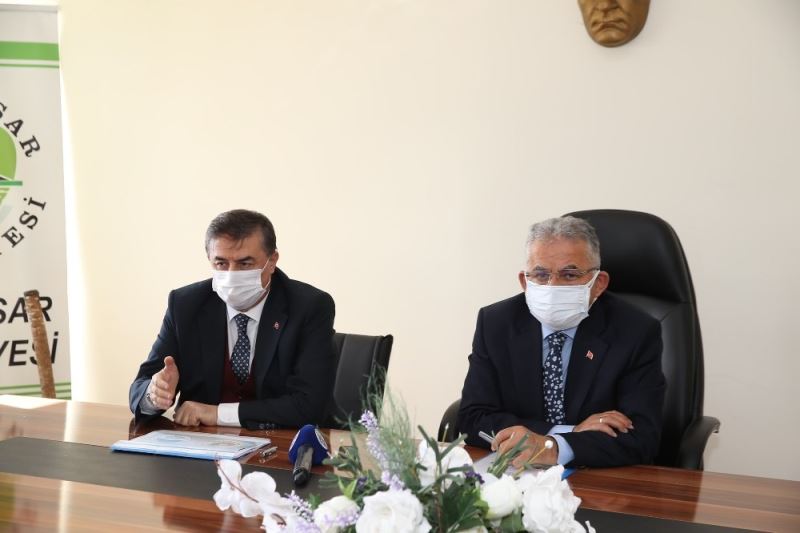 Başkan Büyükkılıç 2021 yatırımları için Yeşilhisar’da
