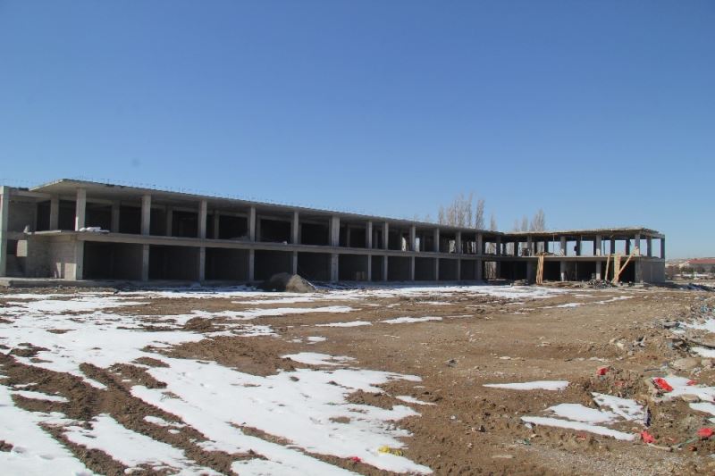 Bünyan Ticaret Merkezi inşaatı devam ediyor
