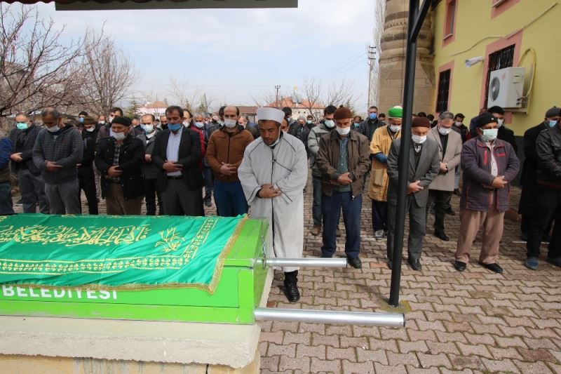 Karpuzsekisi mahalle muhtarı Hamdi Tarla hayatını kaybetti
