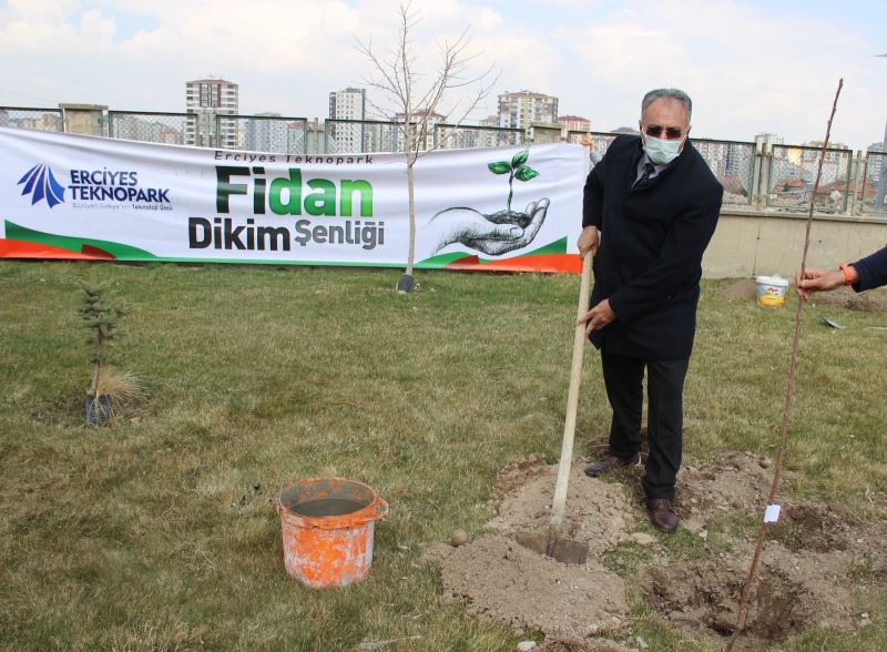 Orman Haftasında Erciyes Teknopark’da fidanlar toprakla buluştu
