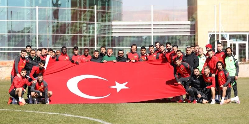 Kayserispor şehitleri unutmadı

