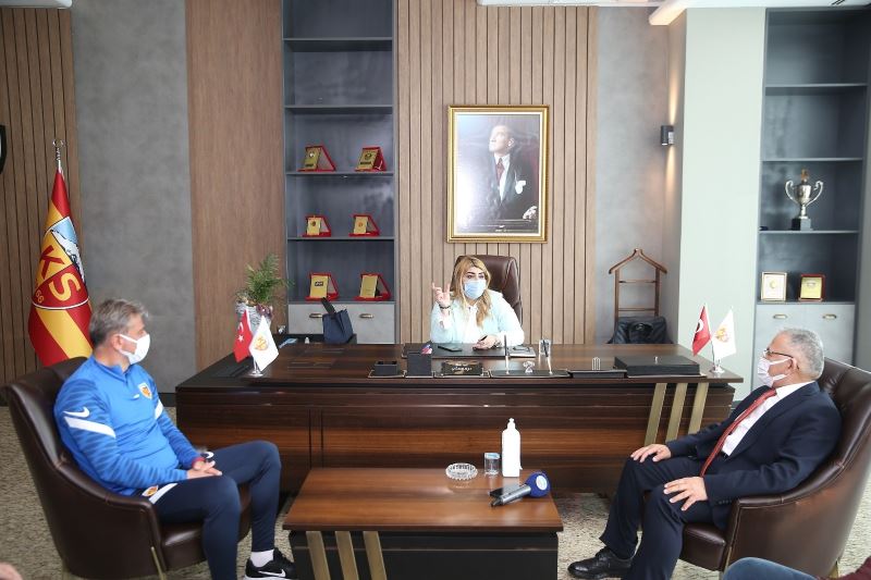 Başkan Büyükkılıç Kayserispor’da
