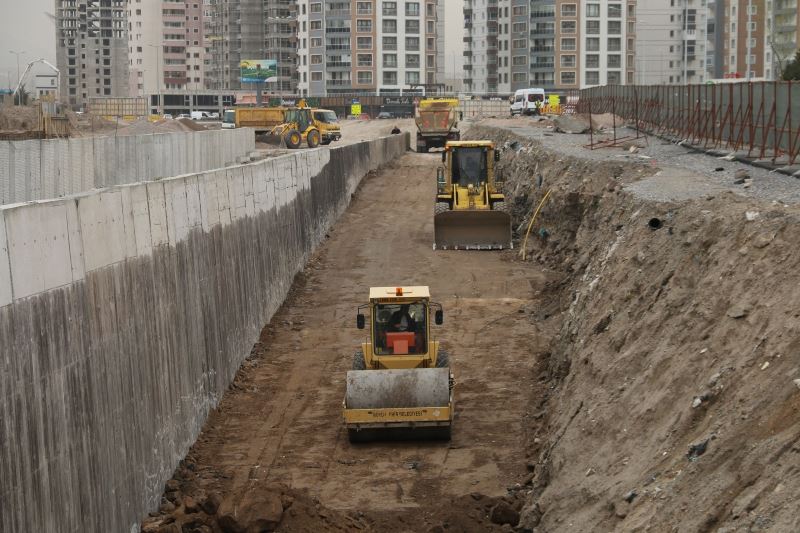 Büyükşehir hizmetleri kısıtlamıyor
