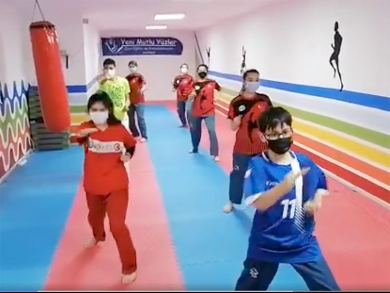 Mutlu Yüzler Projesi ile spor devam ediyor
