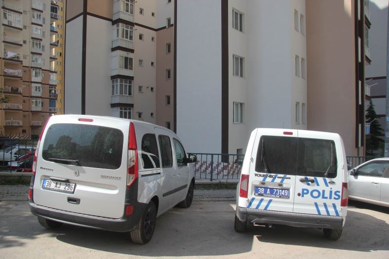 11. kattan düşen genç hayatını kaybetti
