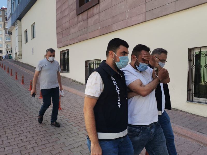 Yolda yürüyen kadınları taciz eden şahıs tutuklandı
