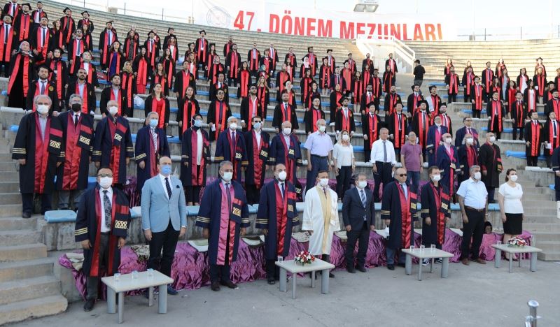 ERÜ Tıp Fakültesi 47. dönem Mezunlarını verdi
