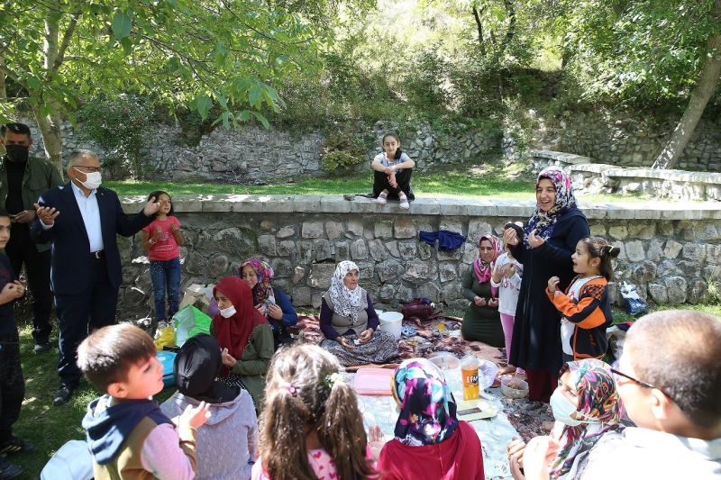 Başkan Büyükkılıç, vatandaşlarla bir araya geldi
