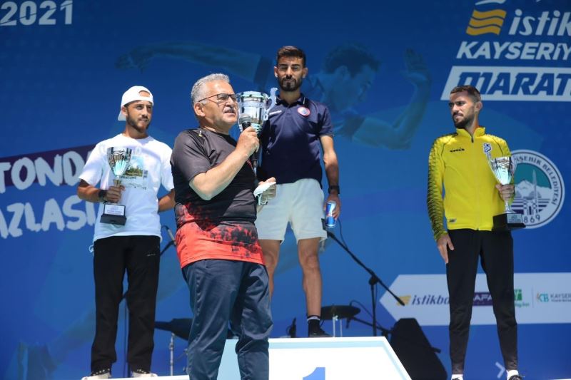 Başkan Büyükkılıç “yarı maraton” ile bir ilke daha imza attı
