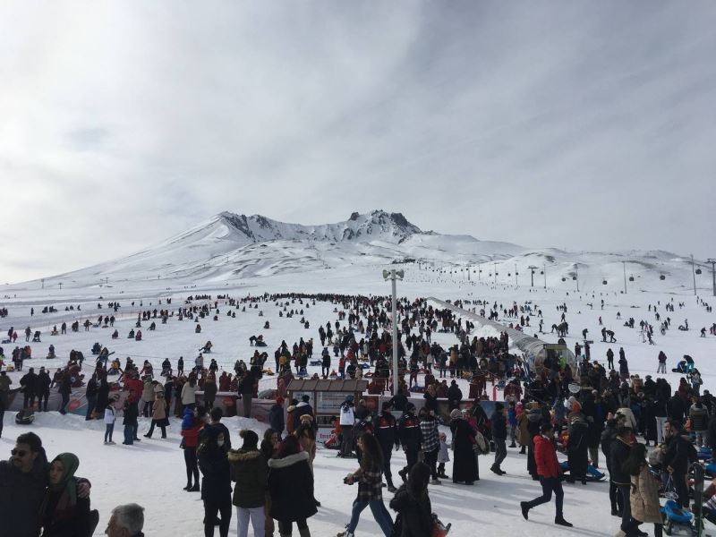 Erciyes’te insan seli
