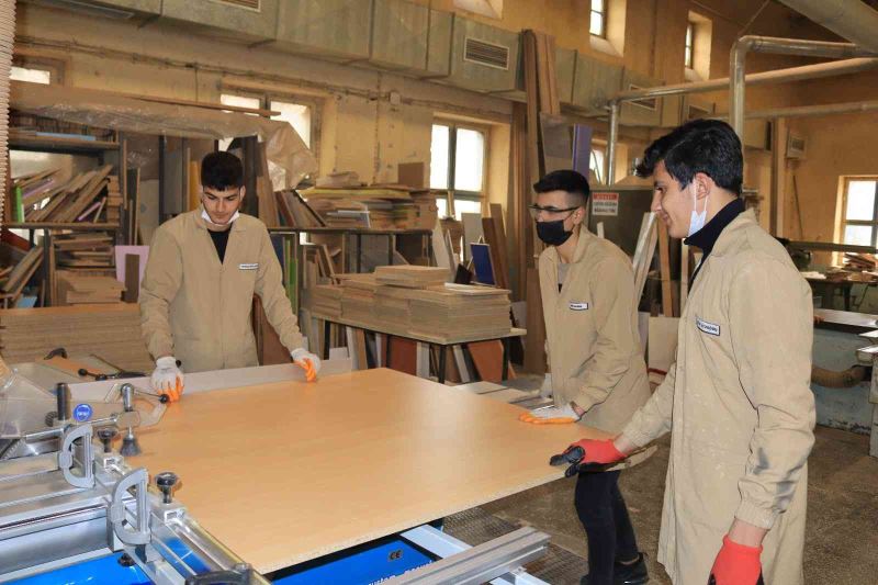 Fabrika değil, meslek lisesi
