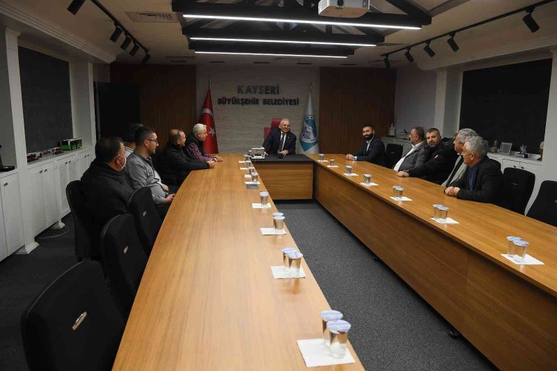 Başkan Büyükkılıç’a esnaflardan teşekkür ziyareti
