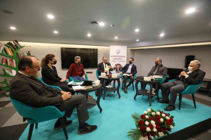 Talas’ta kitap sohbetleri ’geçmişten geleceğe’ uzandı
