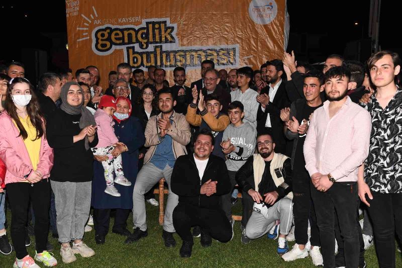 Başkan Büyükkılıç ve Mehmet Özhaseki gençlerle buluştu
