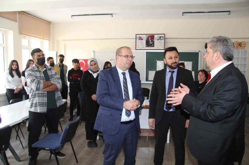 Bünyan protokolü öğrencileri ziyaret etti
