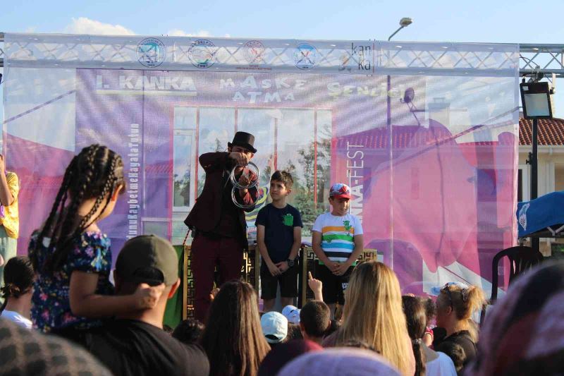 Kanseri yenen çocuklar maske attı
