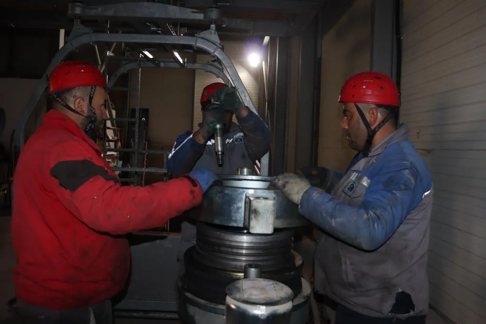 Erciyes yeni sezona hazırlanıyor: Ekipler 24 kilometrelik halatı santim santim kontrol ediyor