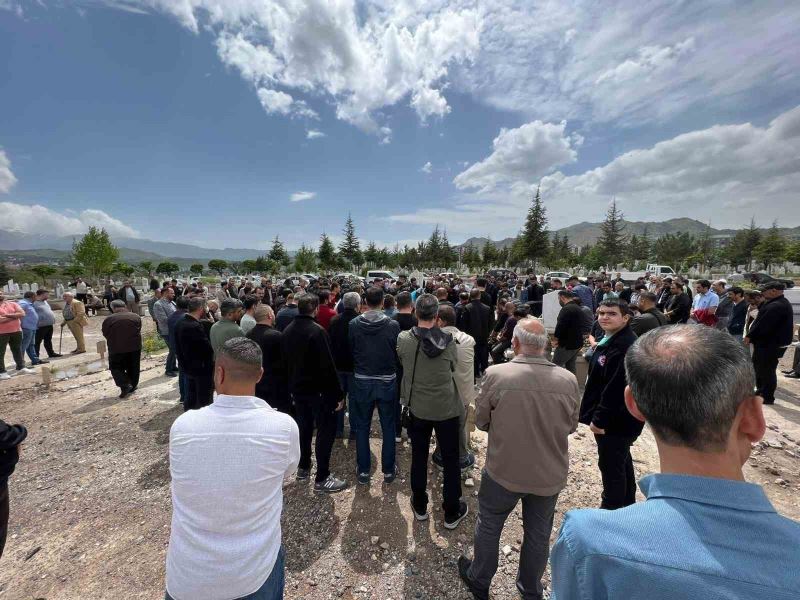 Kazada hayatını kaybeden genç toprağa verildi
