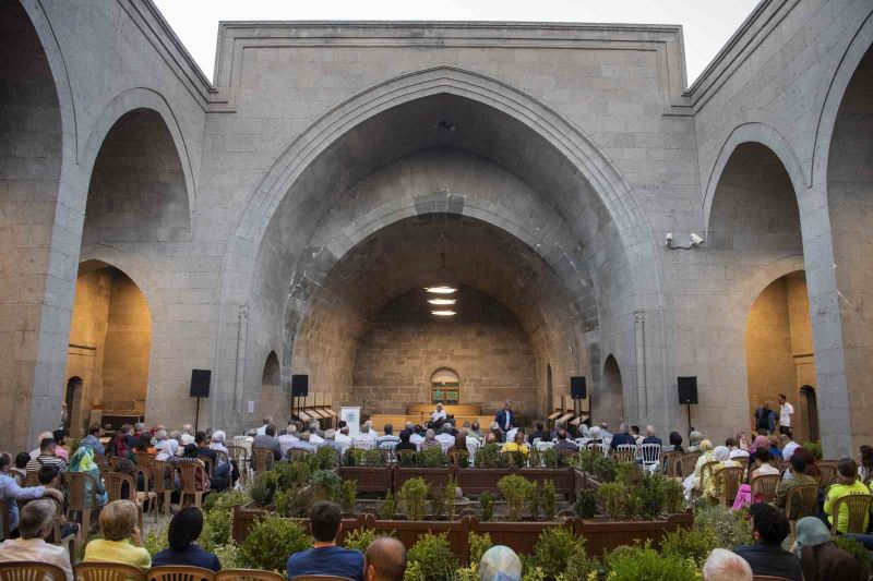 Vali Çiçek ve Başkan Büyükkılıç Eyvan Sohbetleri’ne Katıldı
