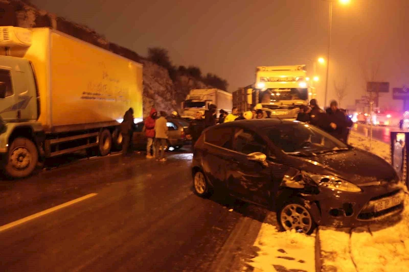 Kayseri’de 8 araçlı zincirleme trafik kazası: 1’i ağır 5 yaralı
