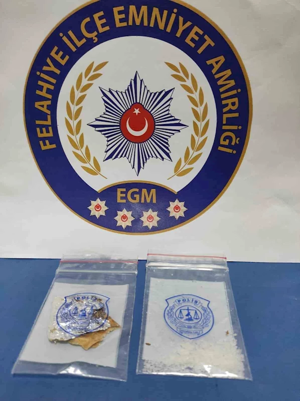 Uyuşturucudan aranan şahıs, uyuşturucu madde ile yakalandı

