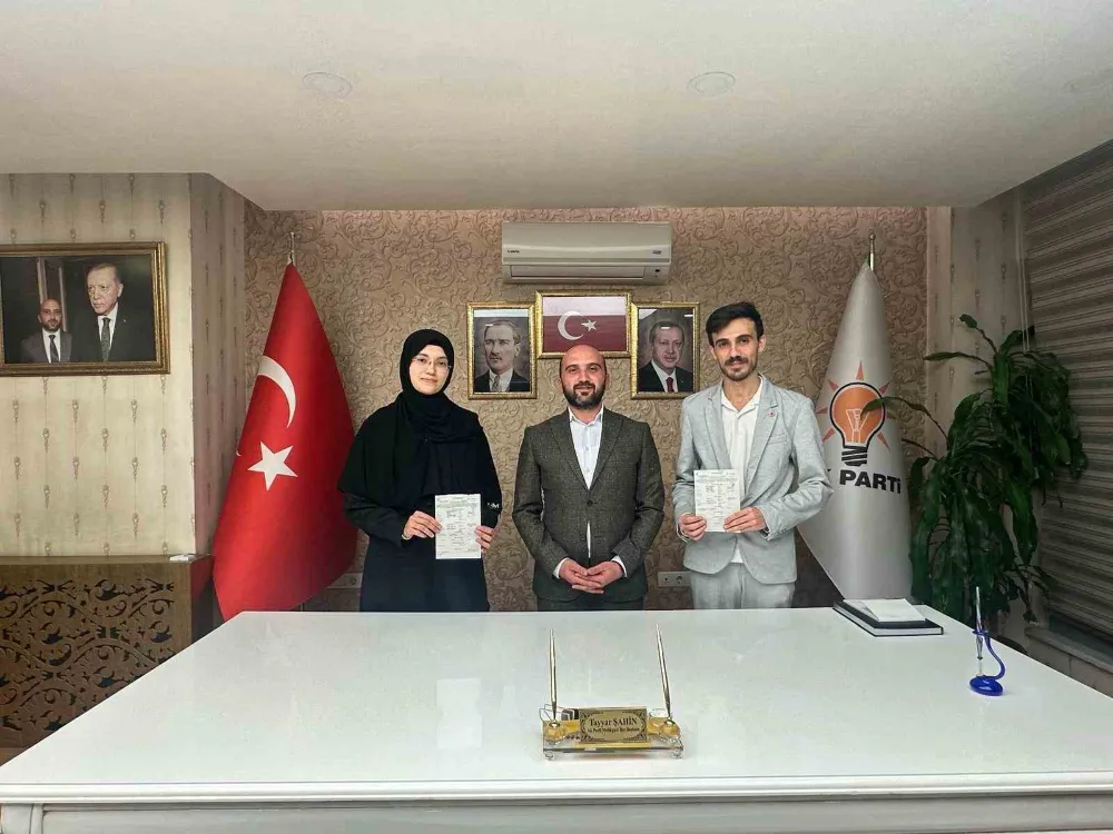 Yeniden Refah Partisi’nin kadın kolları ve gençlik kolları başkanı AK Parti’ye geçti