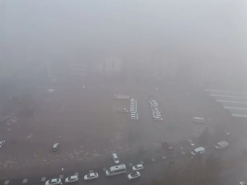Kayseri güne sisle uyandı: Görüş mesafesi 10 metreye düştü

