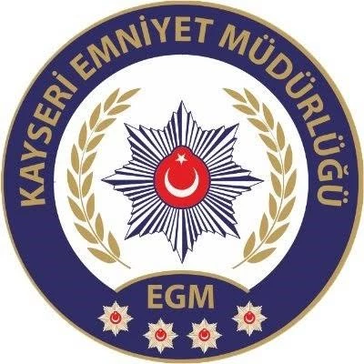 Göçmen kaçakçısı polisten kaçamadı
