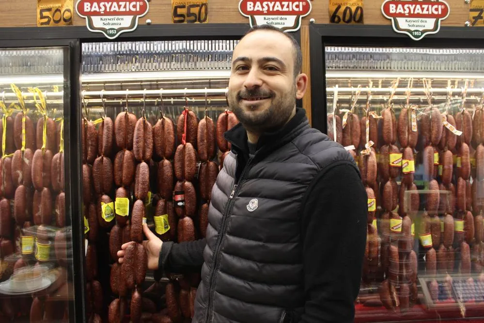 İftarın vazgeçilmezi ‘sucuk içi’