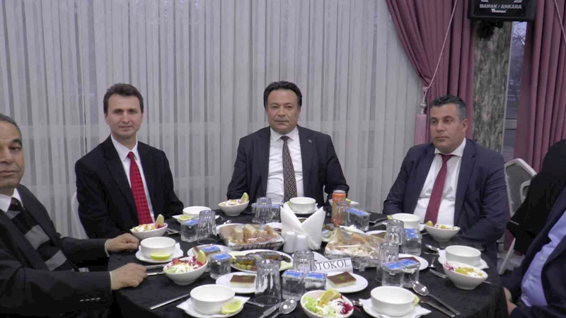 Eğitim camiası iftarda buluştu
