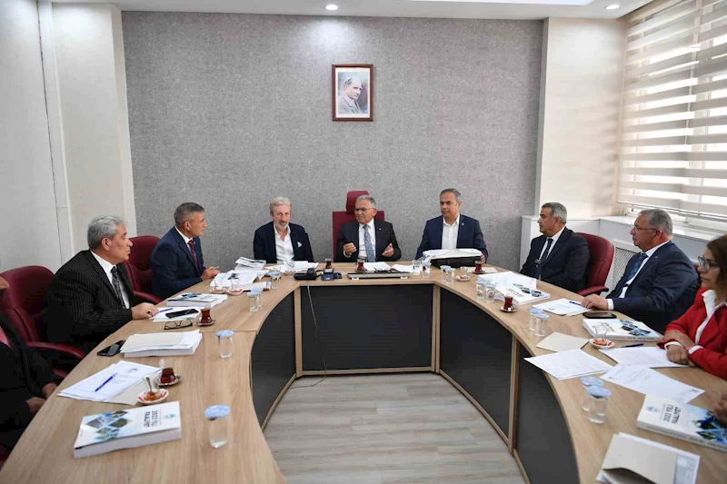 Başkan Büyükkılıç’tan siyasi partilerin meclis üyelerine ziyaret
