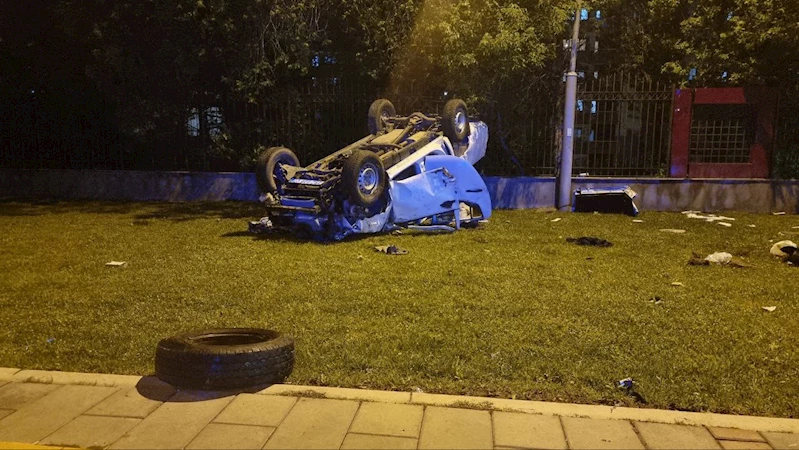 Kaza yapan araçlar takla attı, ortalık savaş alanına döndü: 3 yaralı
