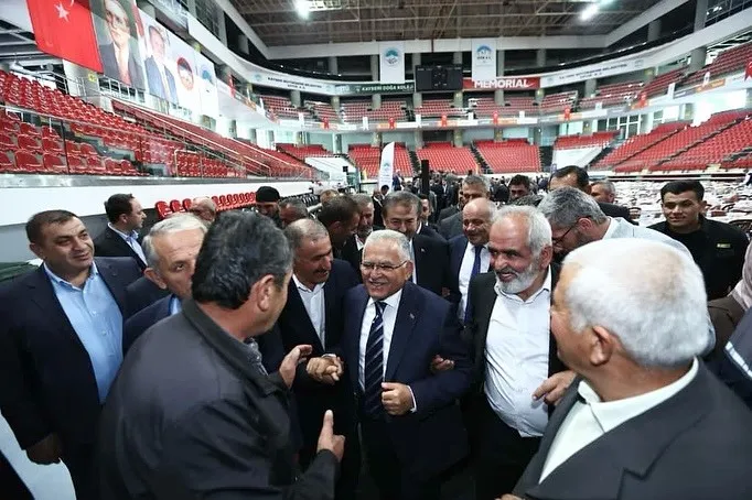 Büyükkılıç, Muhtarlar Günü’nde Kayseri’nin muhtarları ile buluştu