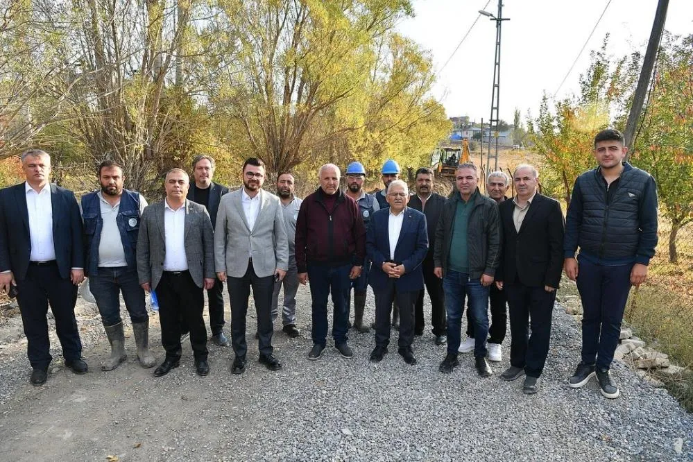 Büyükşehir’in Sarız’daki alt ve üst yapı yatırımları sürüyor
