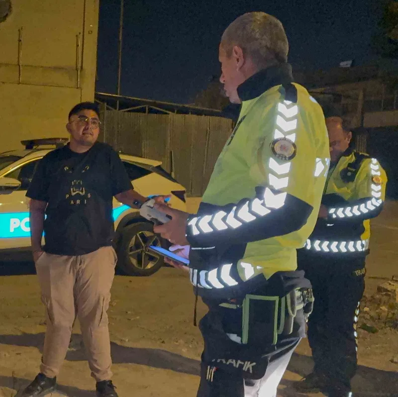 Plakasız trafiğe çıkan sürücü ‘dur’ ihtarına uymadı: 17 bin 879 TL para cezası yazıldı
