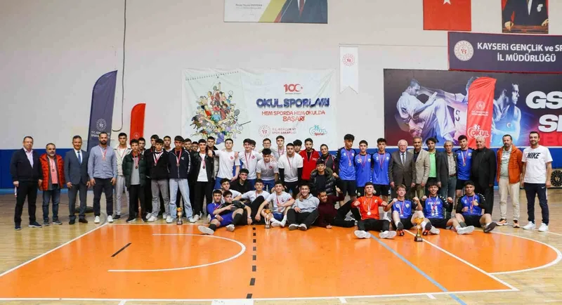 Okullu Gençler Hentbol Müsabakaları tamamlandı
