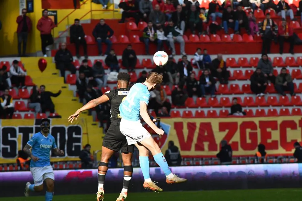 Trendyol Süper Lig: Kayserispor: 0 - Trabzonspor: 0 (İlk yarı)