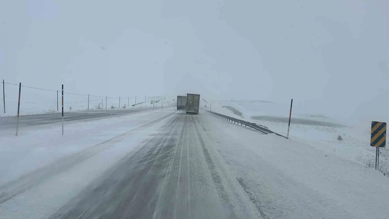 Kayseri - Gürün yolu ulaşıma kapandı
