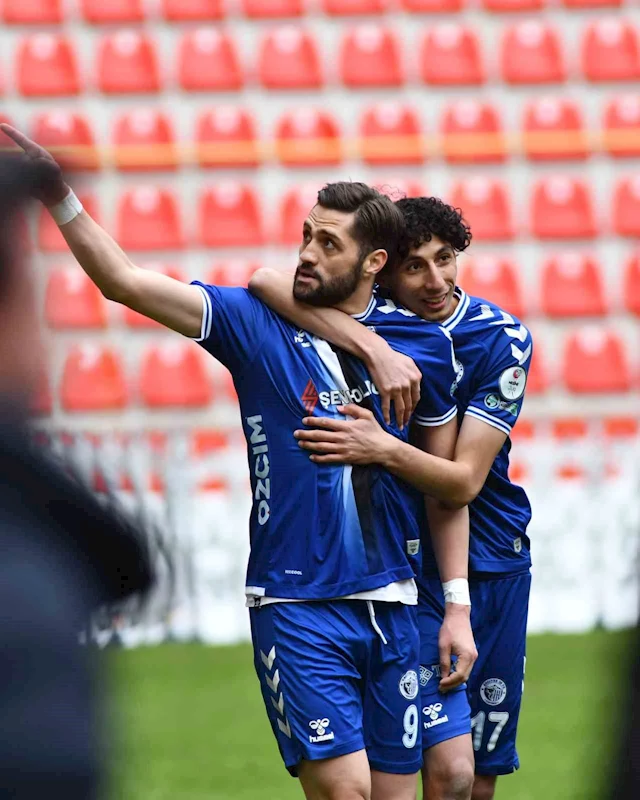 Tayyib Kanarya ilk golünü attı
