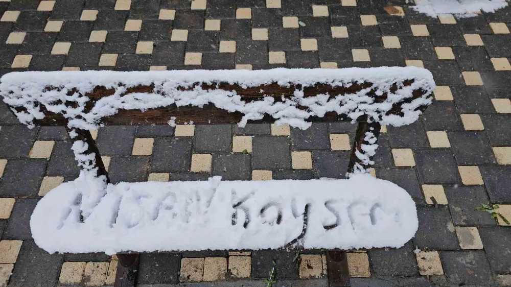 Nisan karı Kayseri’yi beyaza bürüdü