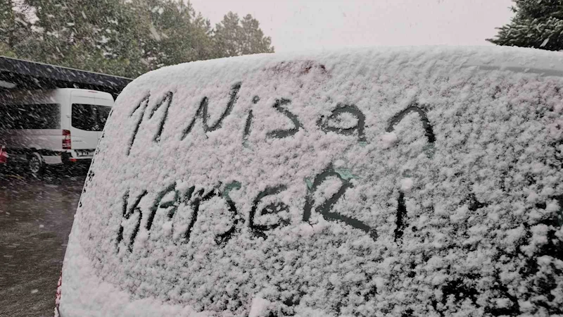 Kayseri’de kar ve şiddetli rüzgar
