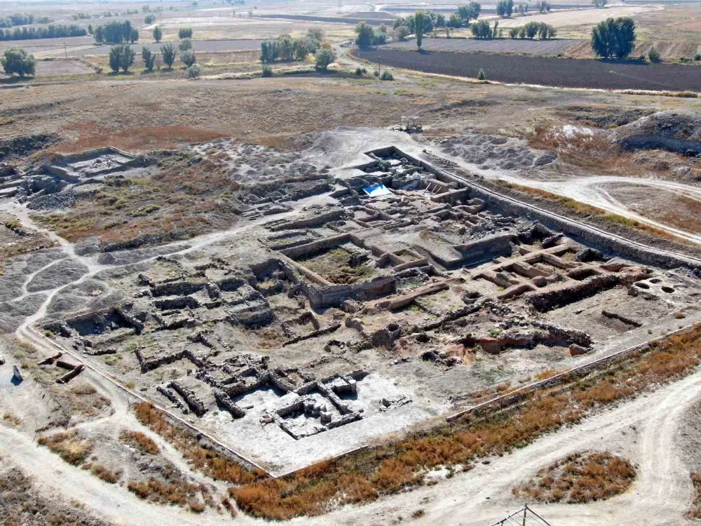 Türkiye’nin en uzun arkeolojik kazılarından olan Kültepe’de 77. yıl kazıları başlıyor