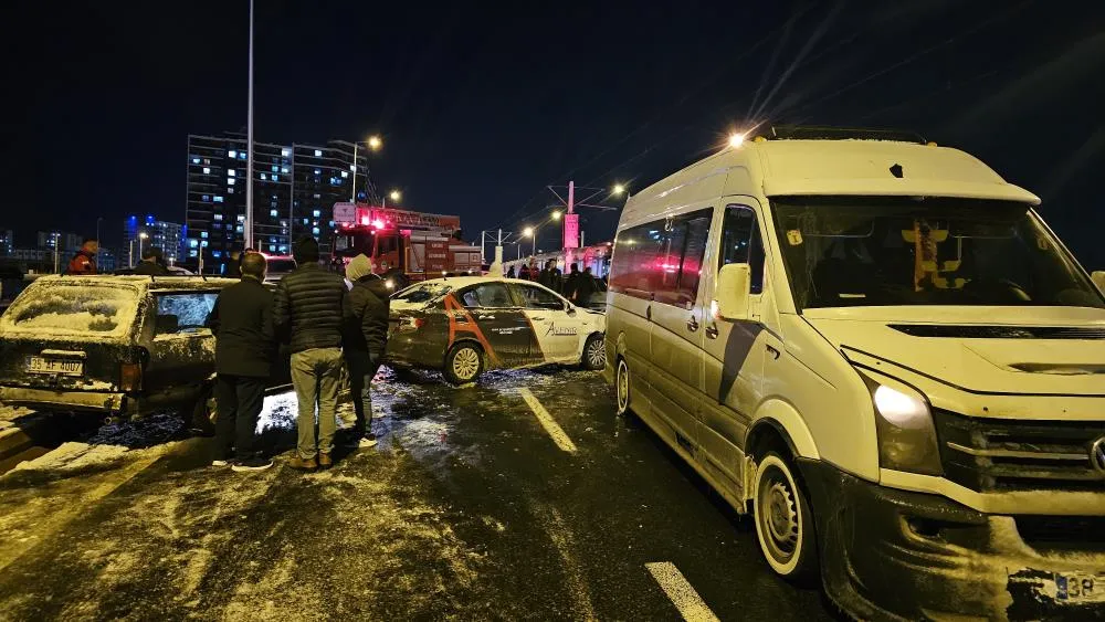 Kayseri’de 11 araçlı zincirleme kaza: 2 yaralı