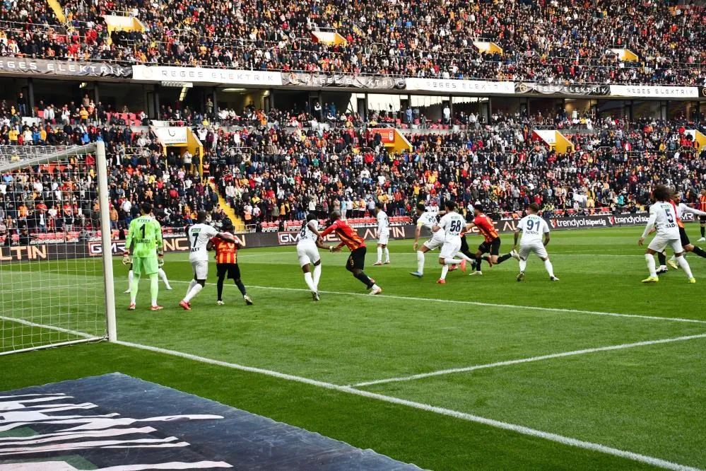 Trendyol Süper Lig: Kayserispor: 0 - Kasımpaşa: 0 (İlk yarı)